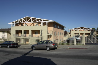 Eden House Apartments in San Leandro, CA - Building Photo - Building Photo