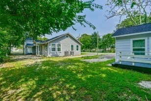 4318 1st St in Bacliff, TX - Building Photo