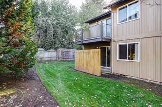 Cedar Crest Apartments in Salem, OR - Foto de edificio - Building Photo