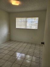 451 NE 207th Ln in Miami, FL - Building Photo - Building Photo