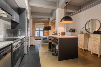 110 Sainte-Thérèse Rue in Montréal, QC - Building Photo - Building Photo