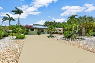 1155 6th St S in Naples, FL - Building Photo - Building Photo