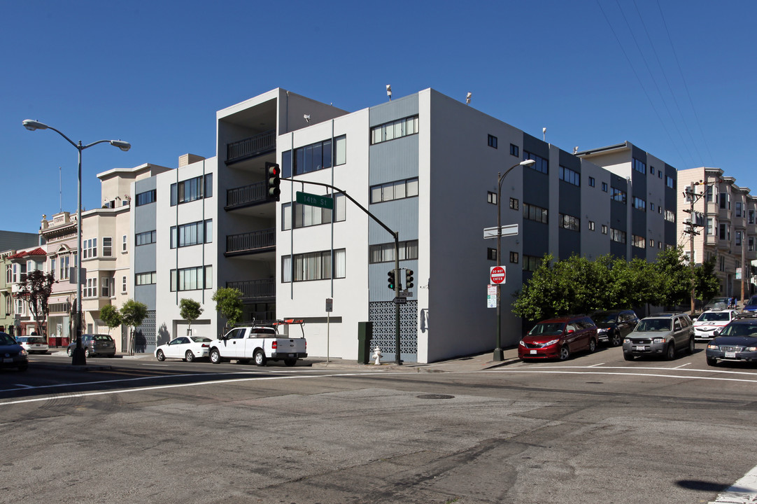 Alamo Apartments in San Francisco, CA - Building Photo