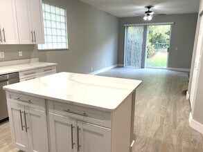 1122 Rialto Dr in Boynton Beach, FL - Foto de edificio - Building Photo