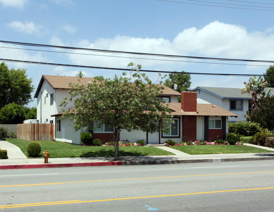 22907 Vanowen St in West Hills, CA - Building Photo