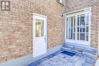 40 Houndtrail Dr in Toronto, ON - Building Photo - Building Photo