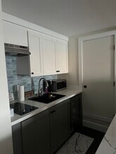 686 Port Dr, Unit 1 in San Mateo, CA - Foto de edificio - Building Photo