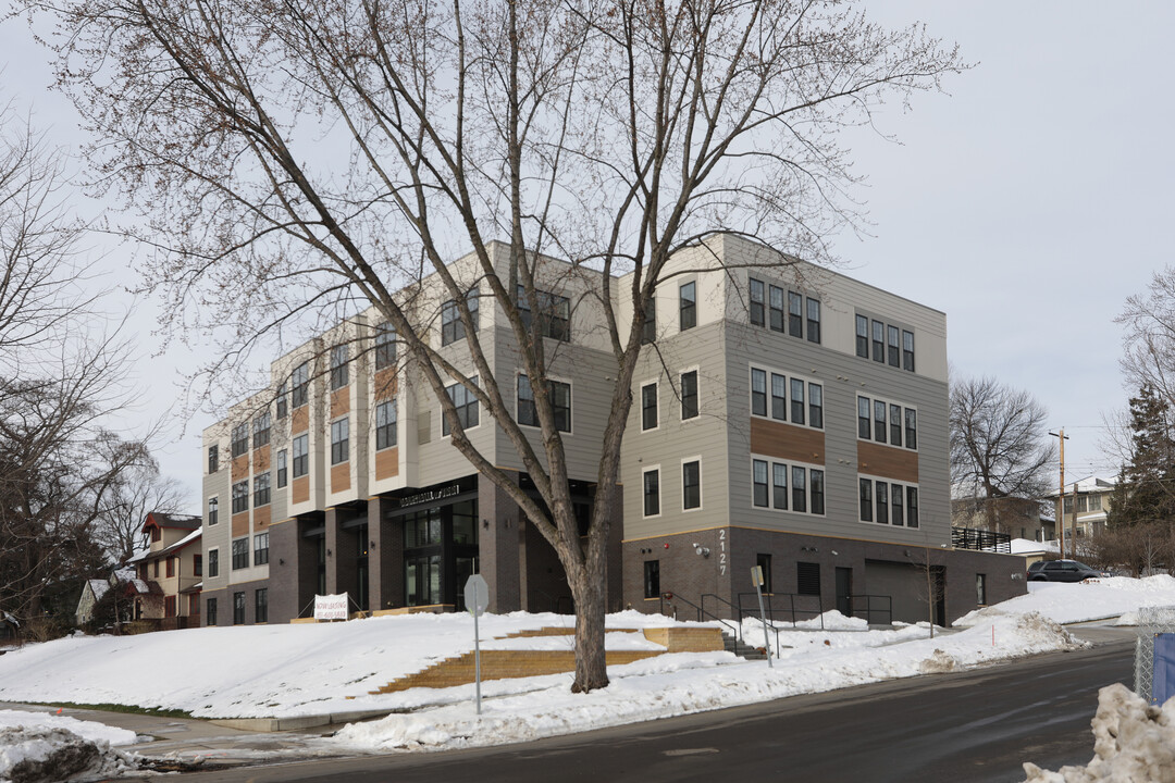 Marshall at Finn in St. Paul, MN - Foto de edificio