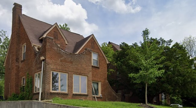 property at 1503 S Walnut St