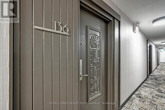 1058 Falgarwood Dr in Oakville, ON - Building Photo - Building Photo