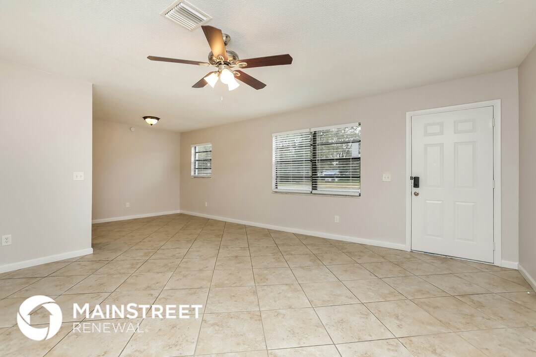 1105 E Minnesota Ave in DeLand, FL - Building Photo