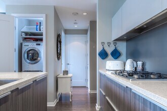 1625 Manitoba St in Vancouver, BC - Building Photo - Building Photo