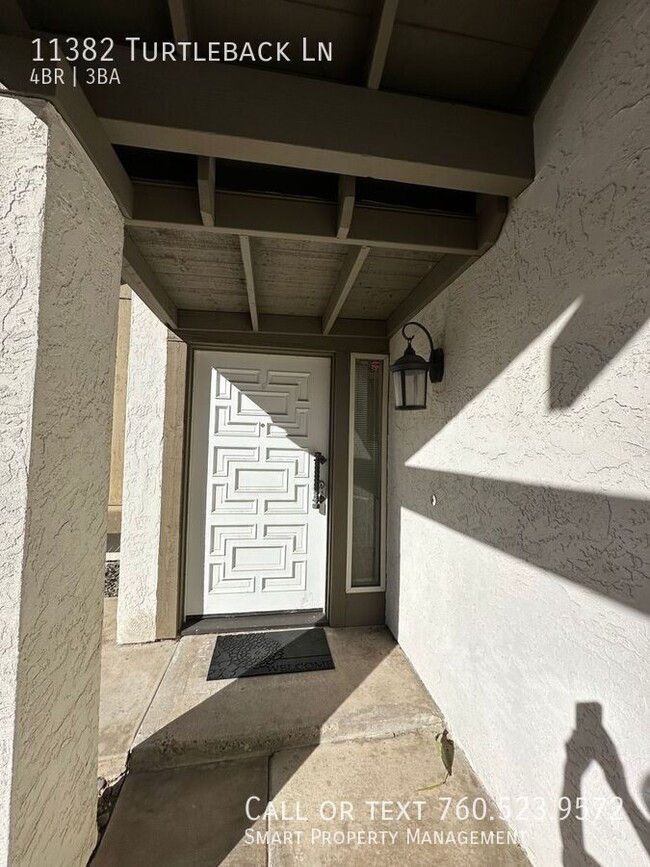 11382 Turtleback Ln in San Diego, CA - Foto de edificio - Building Photo