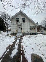 1114 Diagonal Rd in Akron, OH - Building Photo