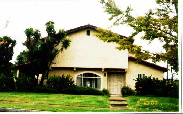 2009 N Highland St in Orange, CA - Foto de edificio - Building Photo