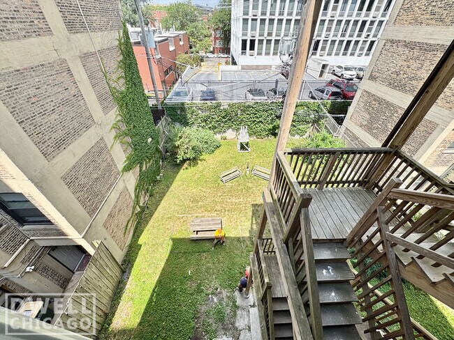 618 W Patterson Ave, Unit 2E in Chicago, IL - Building Photo - Building Photo