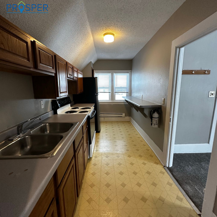 1820 Whipple St in Eau Claire, WI - Building Photo