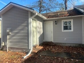 403 Cedar Creek Dr in Jacksonville, NC - Foto de edificio - Building Photo