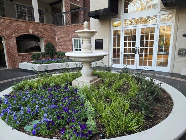 50 Biscayne Dr NW in Atlanta, GA - Foto de edificio - Building Photo