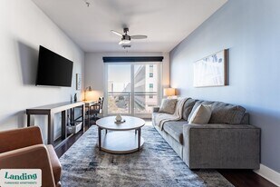 480 N Orange Ave in Orlando, FL - Building Photo