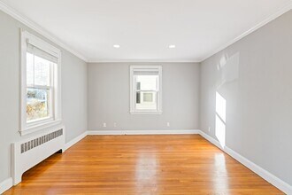 126 Washington Ave in Waltham, MA - Building Photo - Building Photo