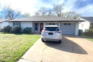 10408 Leaning Willow Dr in Austin, TX - Building Photo