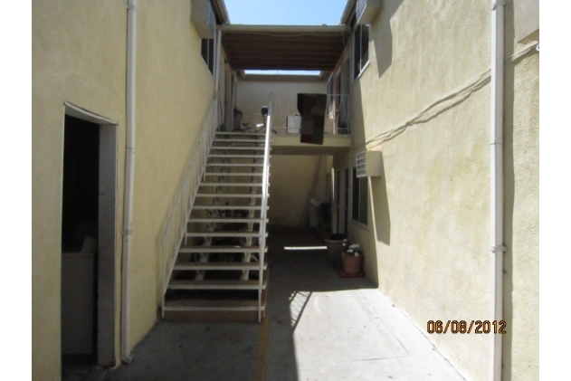 1023 HEWITT St in San Fernando, CA - Building Photo - Building Photo