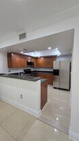 10805 NW 7th St in Doral, FL - Building Photo