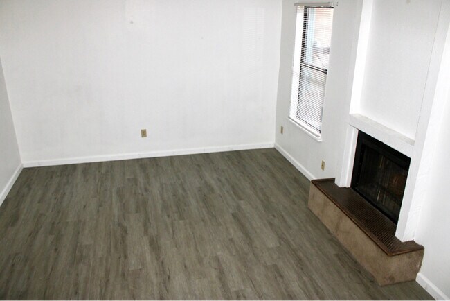 3747 Donovan Dr in Tallahassee, FL - Building Photo - Building Photo