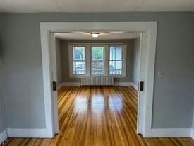 319 Hanover St in Manchester, NH - Building Photo