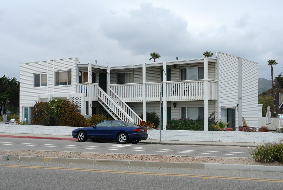 2005-2011 Pierpont Blvd in Ventura, CA - Building Photo