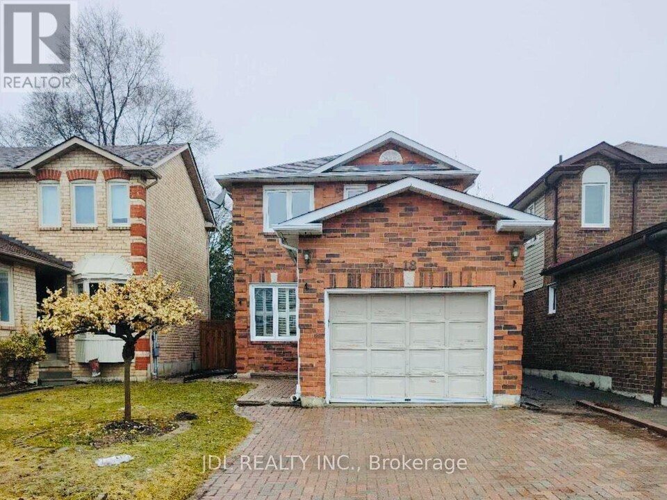 18 Dunsmore Crescent in Richmond Hill, ON - Building Photo