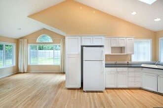 6508 SW Taylors Ferry Rd in Tigard, OR - Building Photo - Building Photo