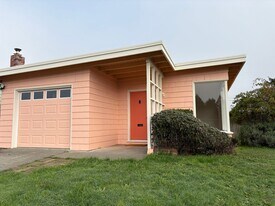 3325 Cottage St in Eureka, CA - Building Photo
