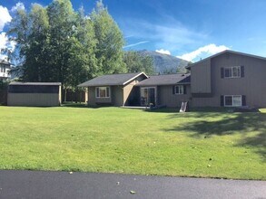9819 St Lawrence Cir in Anchorage, AK - Building Photo - Building Photo