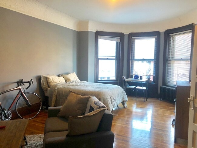 306 Newbury St, Unit 3