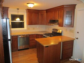 25 Mettler St in Woodbridge, CT - Building Photo - Building Photo