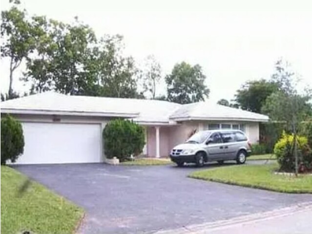 11201 NW 33rd St in Coral Springs, FL - Building Photo