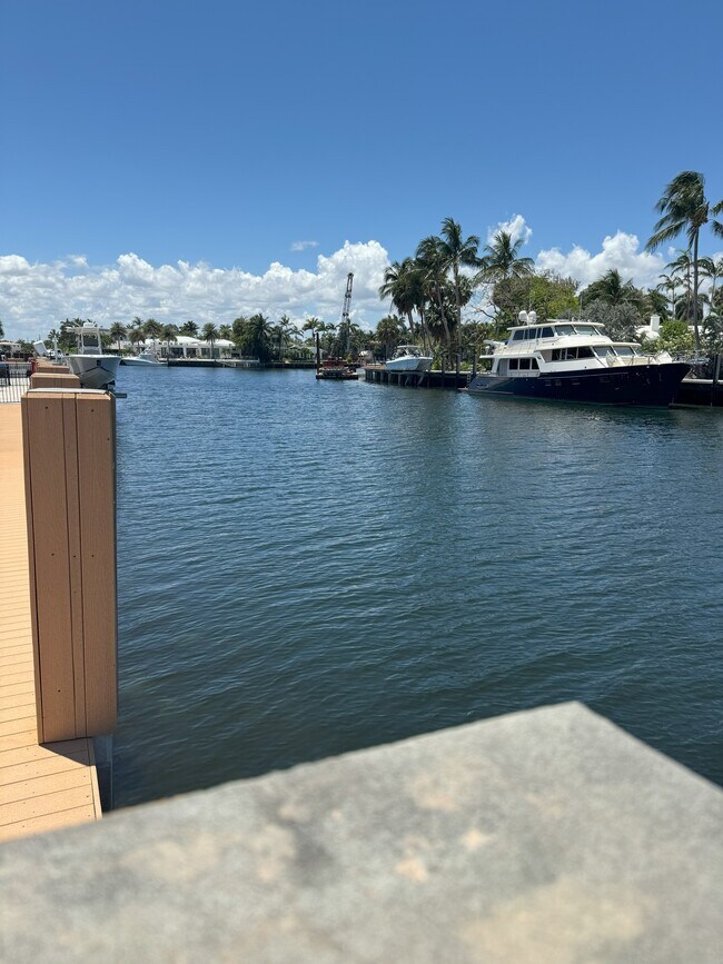 2713 NE 28th Ct, Unit 3 in Lighthouse Point, FL - Foto de edificio - Building Photo