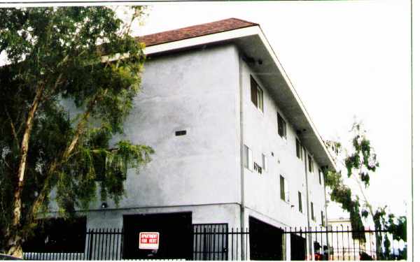 5768 Aldama St in Los Angeles, CA - Foto de edificio - Building Photo