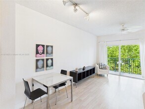 6001 SW 70th St, Unit 455 in South Miami, FL - Building Photo - Building Photo