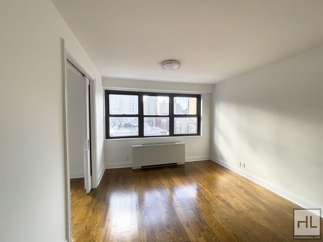 E 88th St, Unit 8C in New York, NY - Building Photo - Building Photo