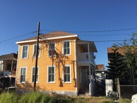 2806 Avenue M 1/2 in Galveston, TX - Building Photo