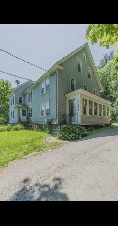 608 Middle St in Bath, ME - Foto de edificio