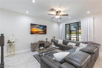 7538 Rockefeller Dr in Naples, FL - Building Photo - Building Photo