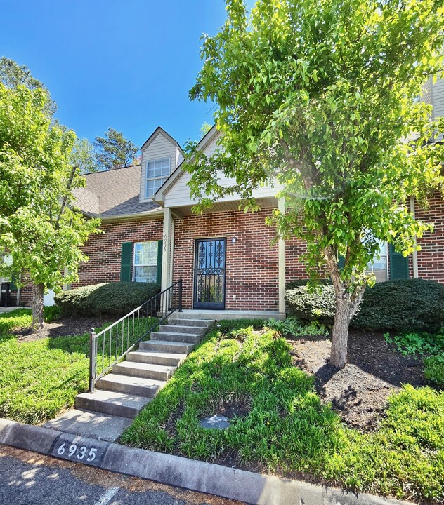 6935 Kings Crossing Way in Knoxville, TN - Foto de edificio