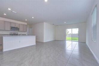 9176 Forge Breeze Lp in Wesley Chapel, FL - Building Photo - Building Photo