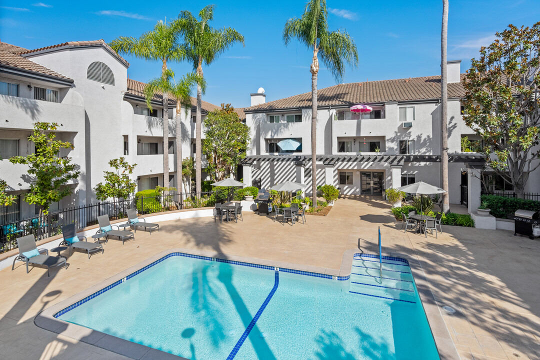 Valley View Senior Apartment Homes in Garden Grove, CA - Foto de edificio