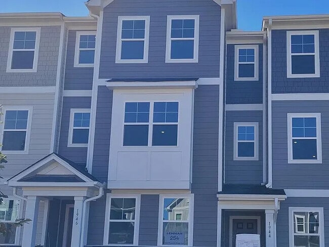 property at 1944 Rosedale Rdg Ave