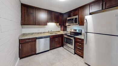 240 Quincy Shore Dr in Quincy, MA - Building Photo - Building Photo
